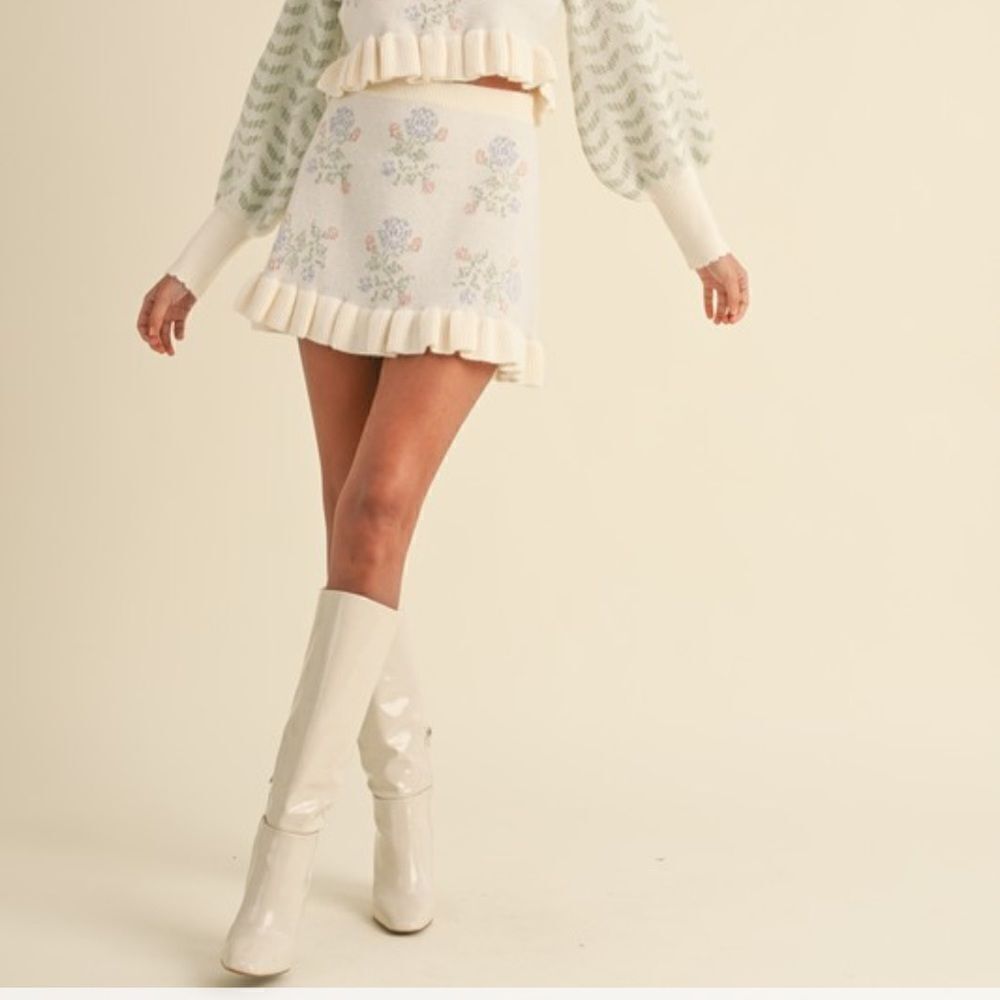 999. White Ruffled Mini Skater Skirt - Picture 9 of 13